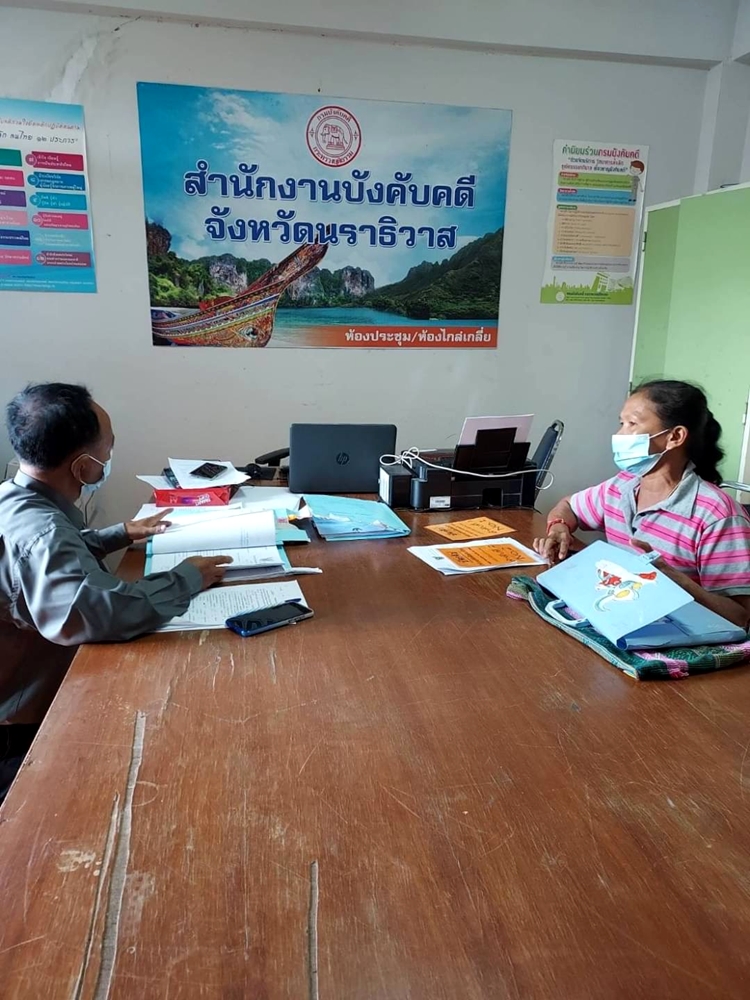 ﻿สำนักงานบังคับคดีจังหวัดนราธิวาส จัดโครงการไกล่เกลี่ยทั่วไทยร่วมใจช่วยเหลือลูกหนี้ที่ได้รับผลกระทบจากไวรัสโคโรนา 2019 (COVID - 19) ได้สำเร็จทุนทรัพย์กว่า 7 แสนบาท
